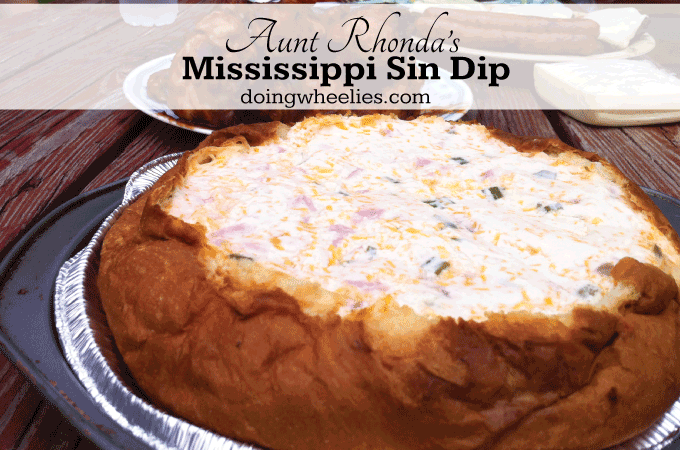 Mississippi Sin Dip with King’s Hawaiian Round Bread